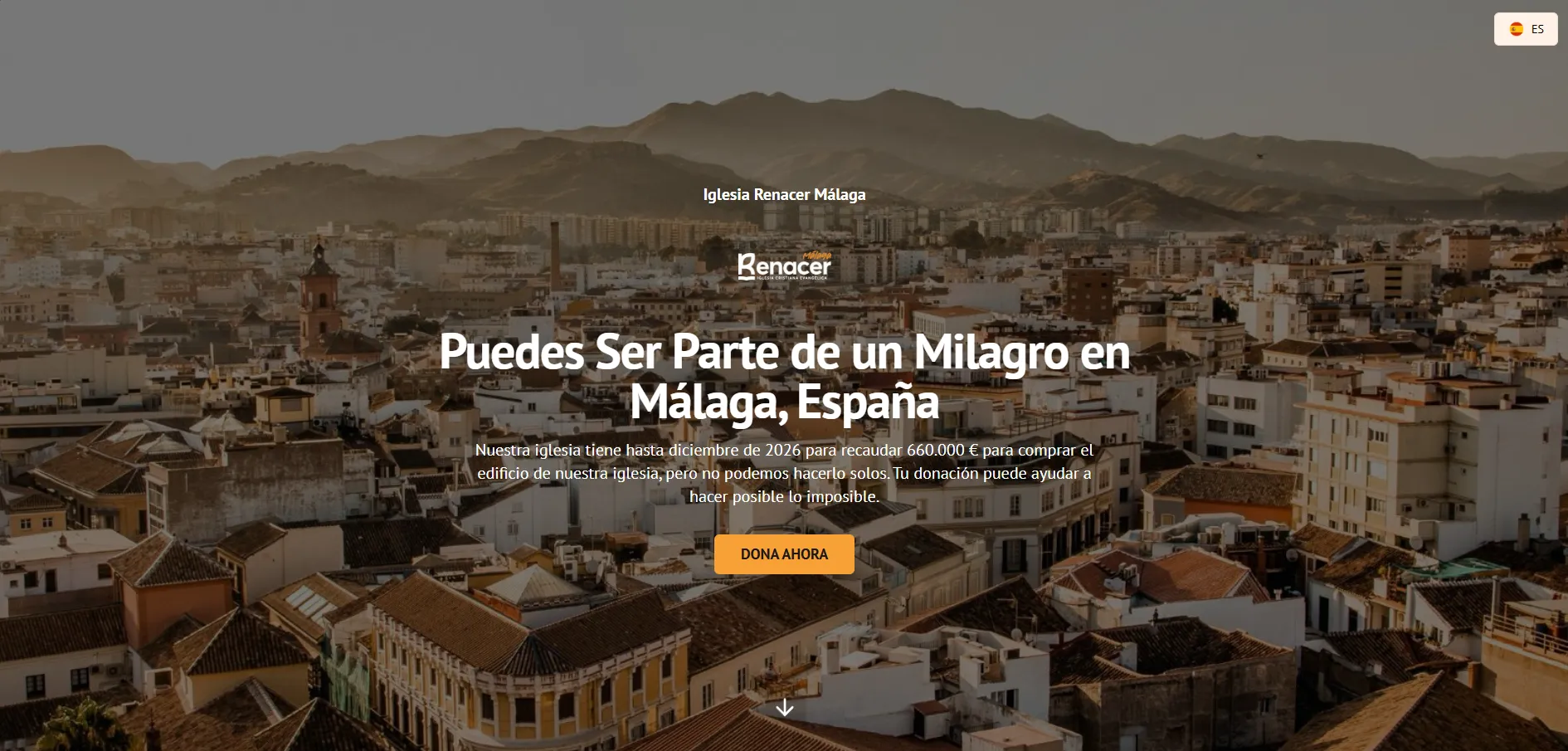 Página de campaña Mucho Más Allá con una vista aérea de Málaga y una llamada a donar